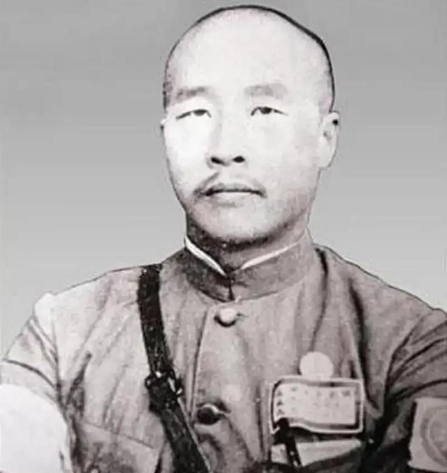 [微风]很多人都不解，韩复榘明明晓得蒋介石想杀自己，为什么还敢去开封赴会呢？其实