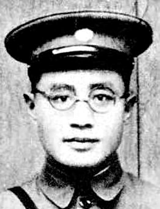1926年，刘伯承接受马克思主义信仰加入中国共产党，参与领导南昌起义，起义失利后