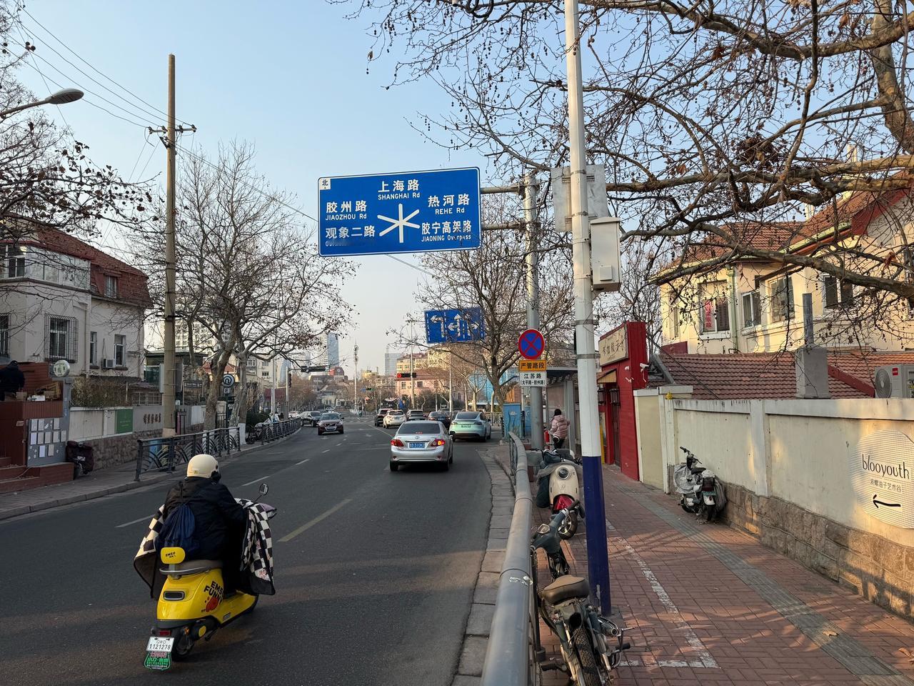 于海青：为何说在青岛街边小路走走是享受？青岛老城区大部分都属于这样的路，而且有一