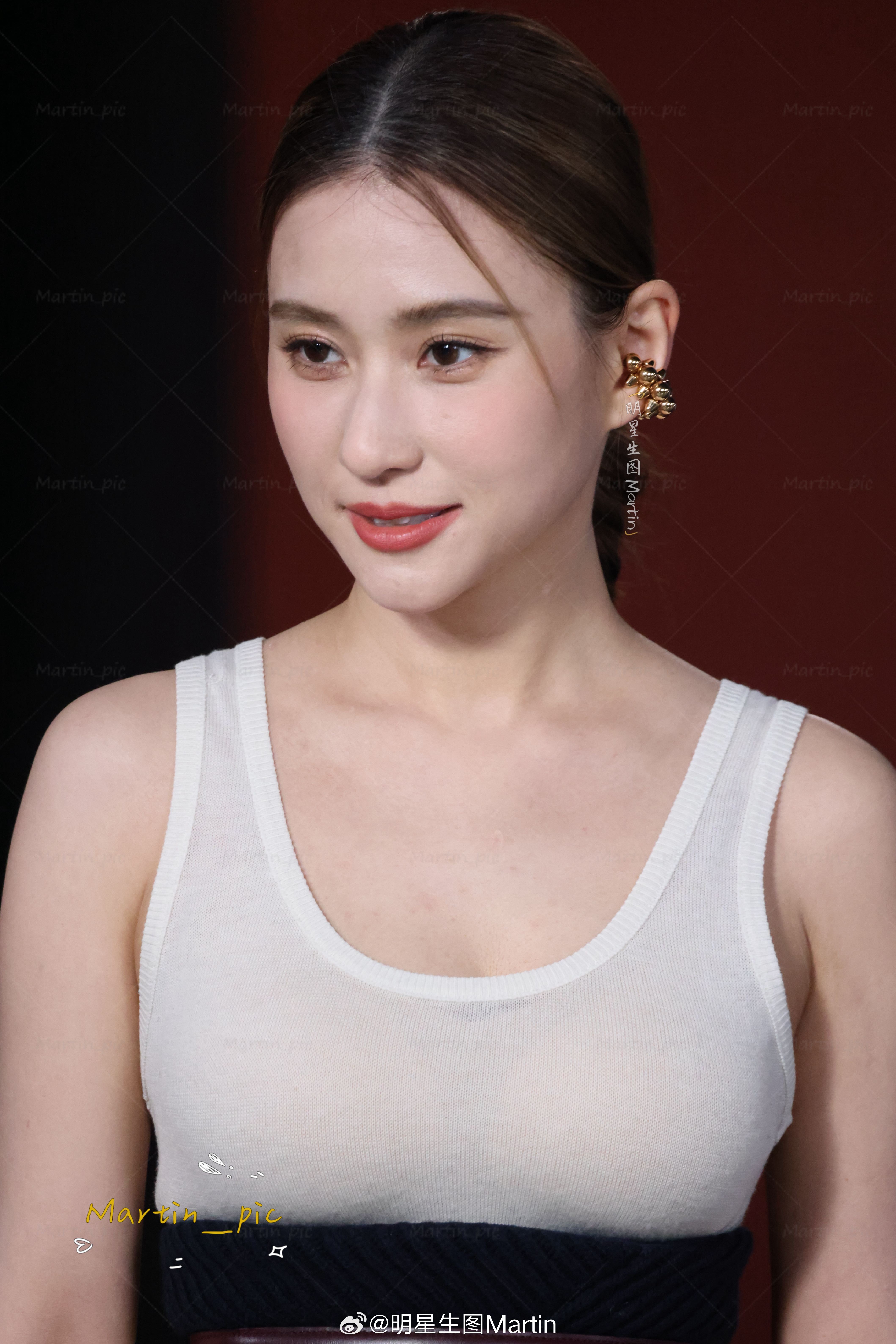 何超莲 何超莲上城士非遗巡游展生图好有气质的黑白拼接长裙上城士非遗巡游展