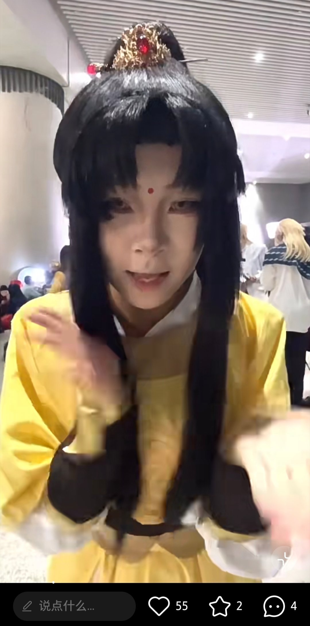 我要被这个集美笑死了，想学别人飒之前至少先藏好你的身份信息和xhs吧？！ 