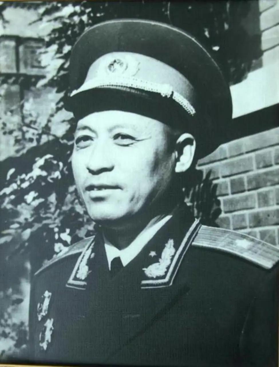 1937年10月，组织派李福泽回家乡山东发展革命武装。李福泽以出国留学需要经费的