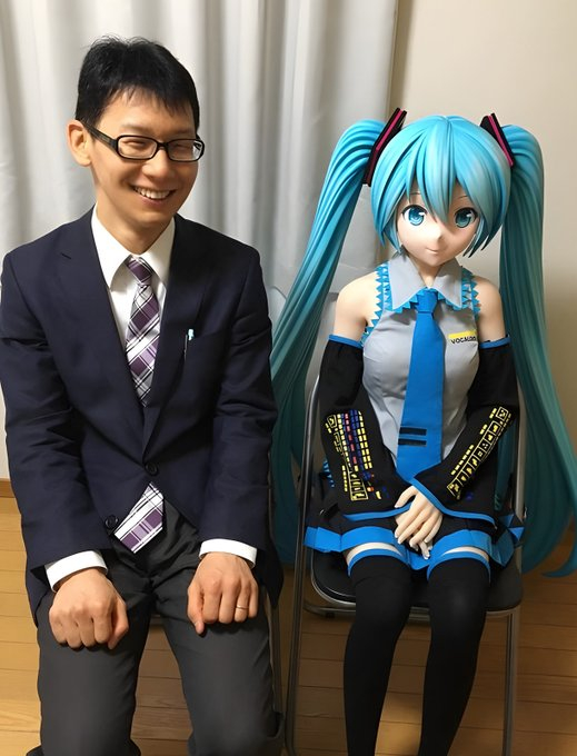 日本男子“娶”初音未来后遭网暴！曾因2018年与虚拟歌姬初音未来举行婚礼而受到关