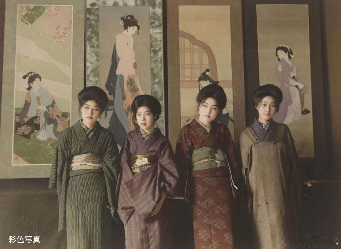 【 大正时代的日本年轻女画家 】1916年（大正5年），大阪三越举办「女四人の会