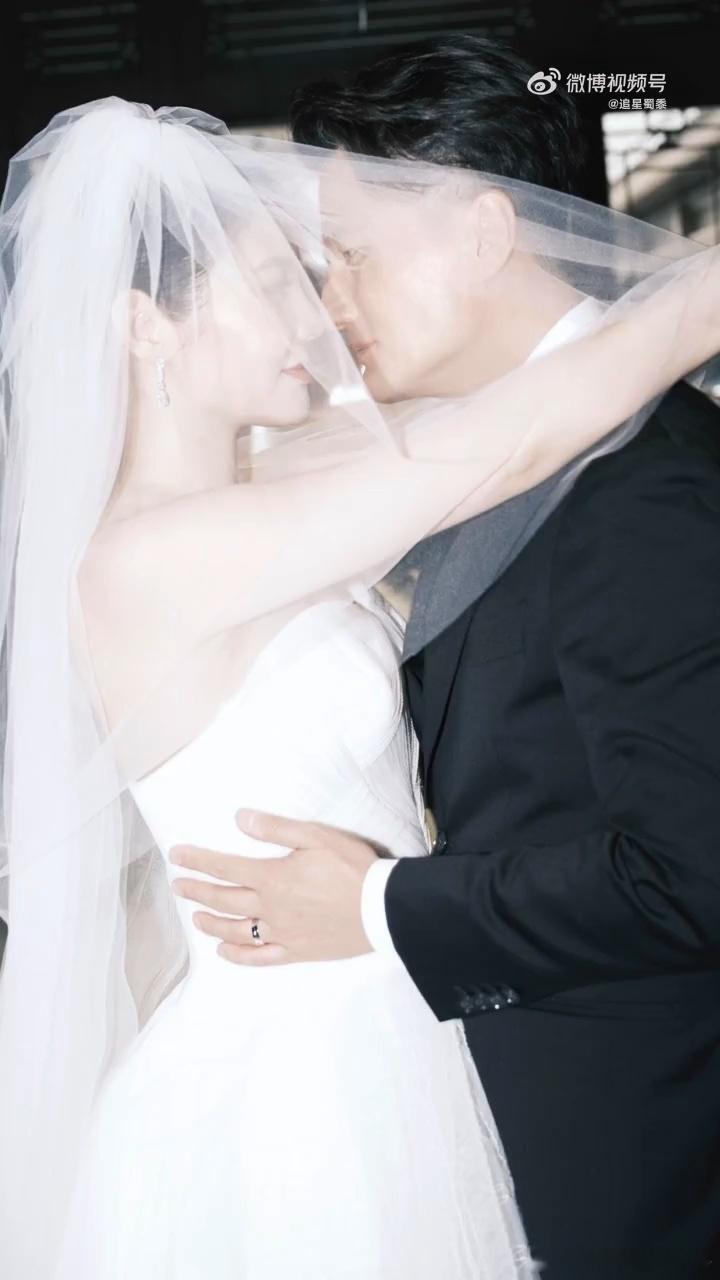 徐冬冬尹子维结婚线下排面 谁能拒绝这份满屏的喜庆！徐冬冬尹子维结婚线下排面拉满，