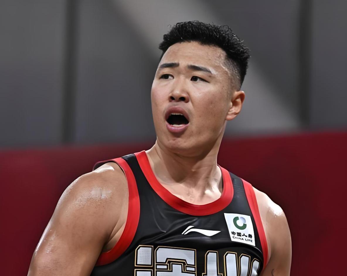 贺希宁“哑巴吃黄连”！
CBA常规赛，深圳队与山西队的比赛，最终，深圳队表现更胜