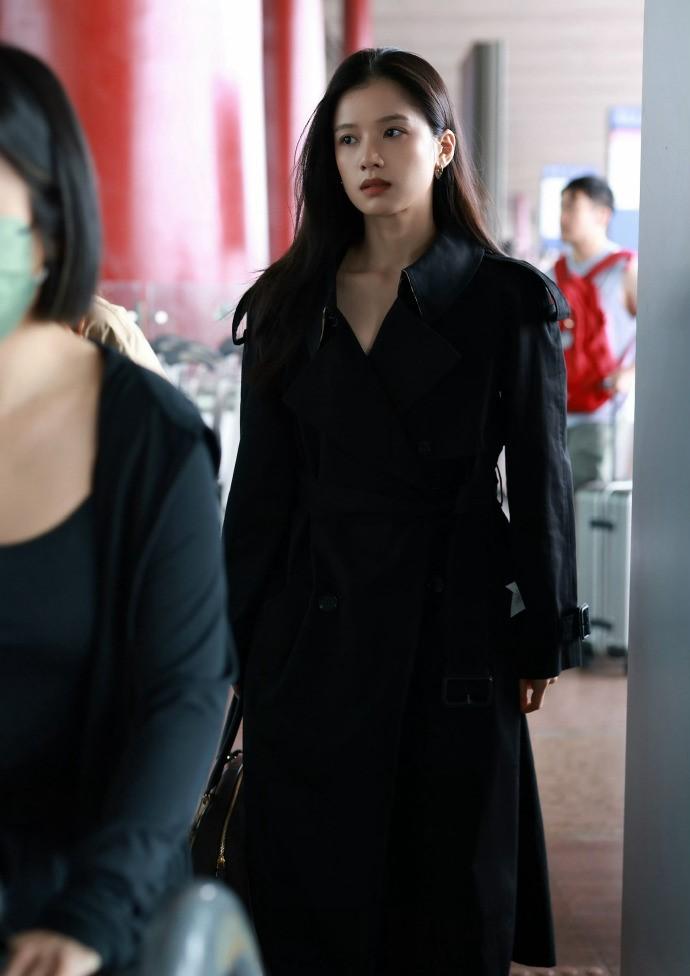 一直觉得此女很美，而且美的很有辨识度！
况且，演技也不错！
记录我的2025