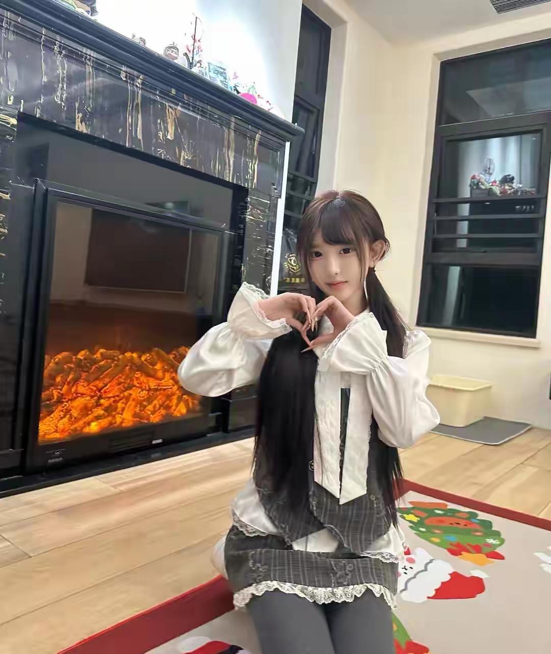 炉火映红妆，心心相印时。