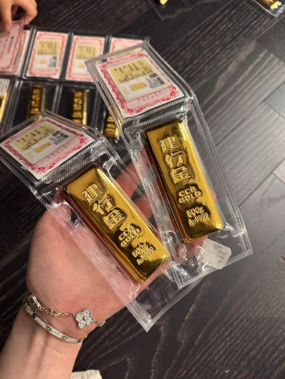 看了今天的金价，

气的我血压都要飙升了！

今天（10月27日），大盘价位一直