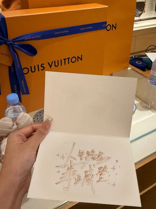 礼物不需要很多钱 但需要很多爱