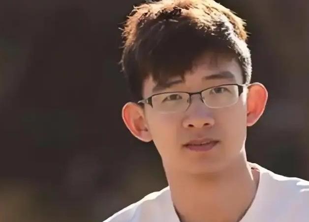 “北大学霸”刘嘉森一语惊人！他说：“我的同学里，父母有钱有势的大有人在，父母是博