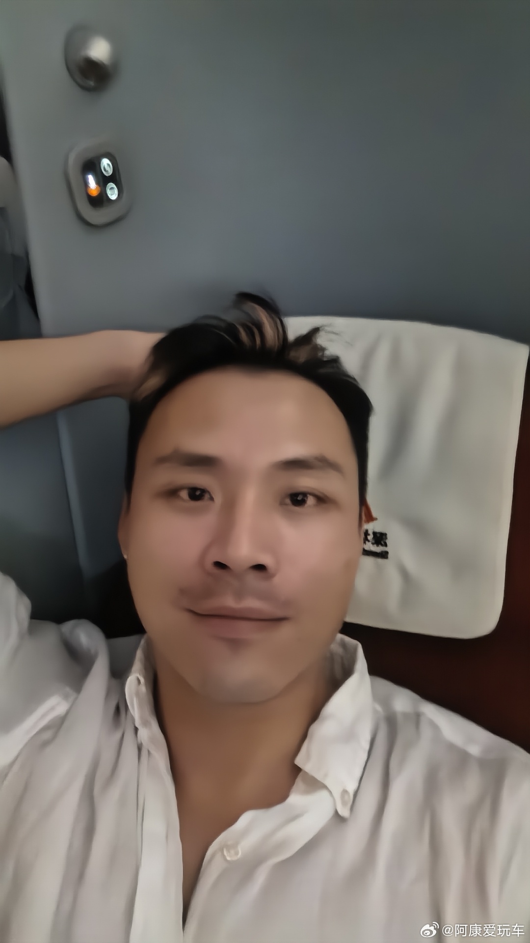 睡了一觉又一觉，酒一顿又一顿，棱是没起飞成功… …！好像第一次遇到这么高标准的窄