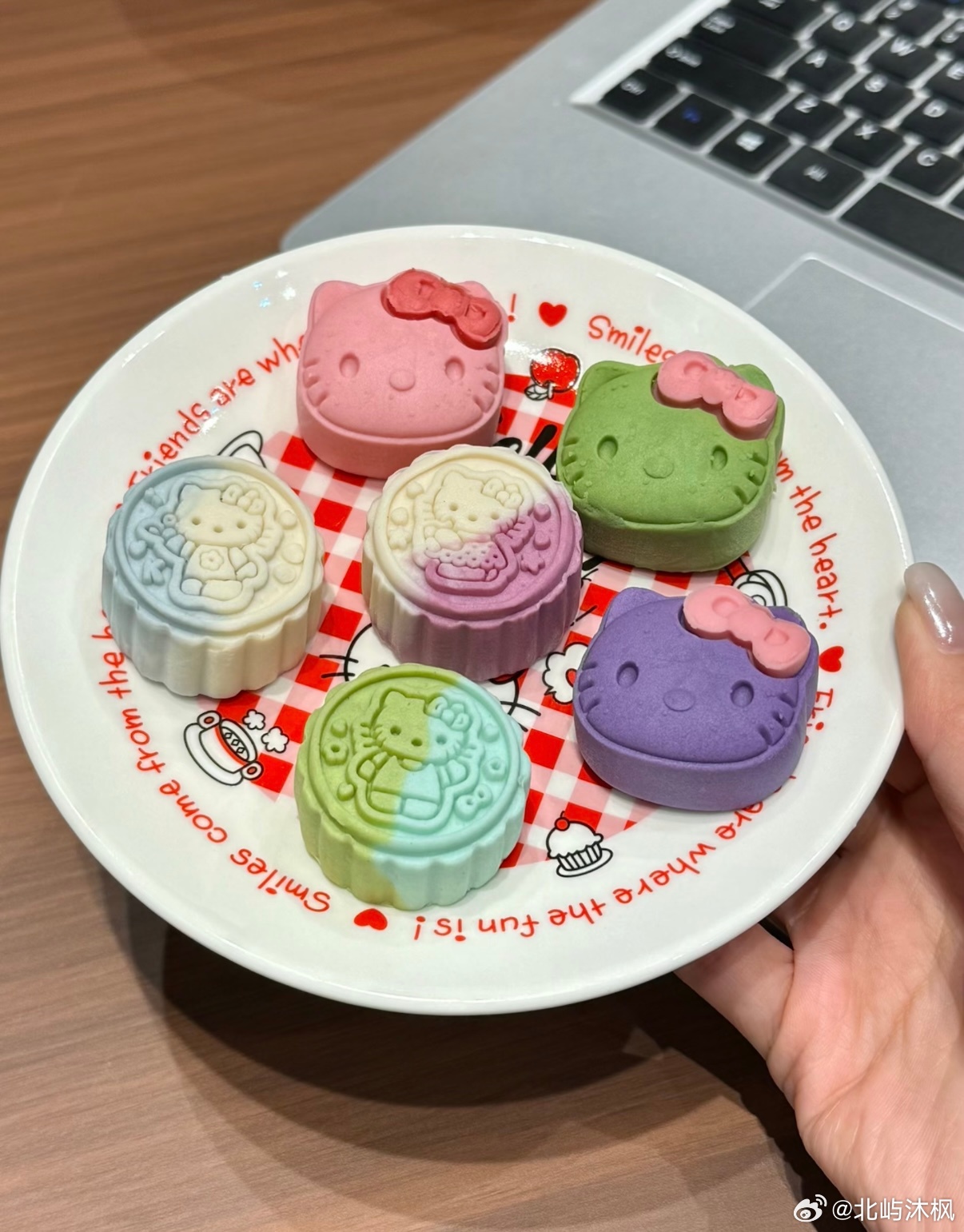 今年月饼得到南北一致认证了以前买月饼总怕不合对方地域口味，今年闭眼入都没翻车。口