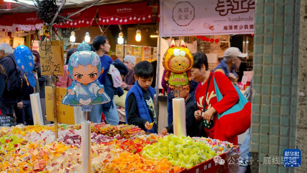 近年来，台湾民进党当局热衷于在人均GDP指标上大做文章，以宣扬其相对于大陆的所谓