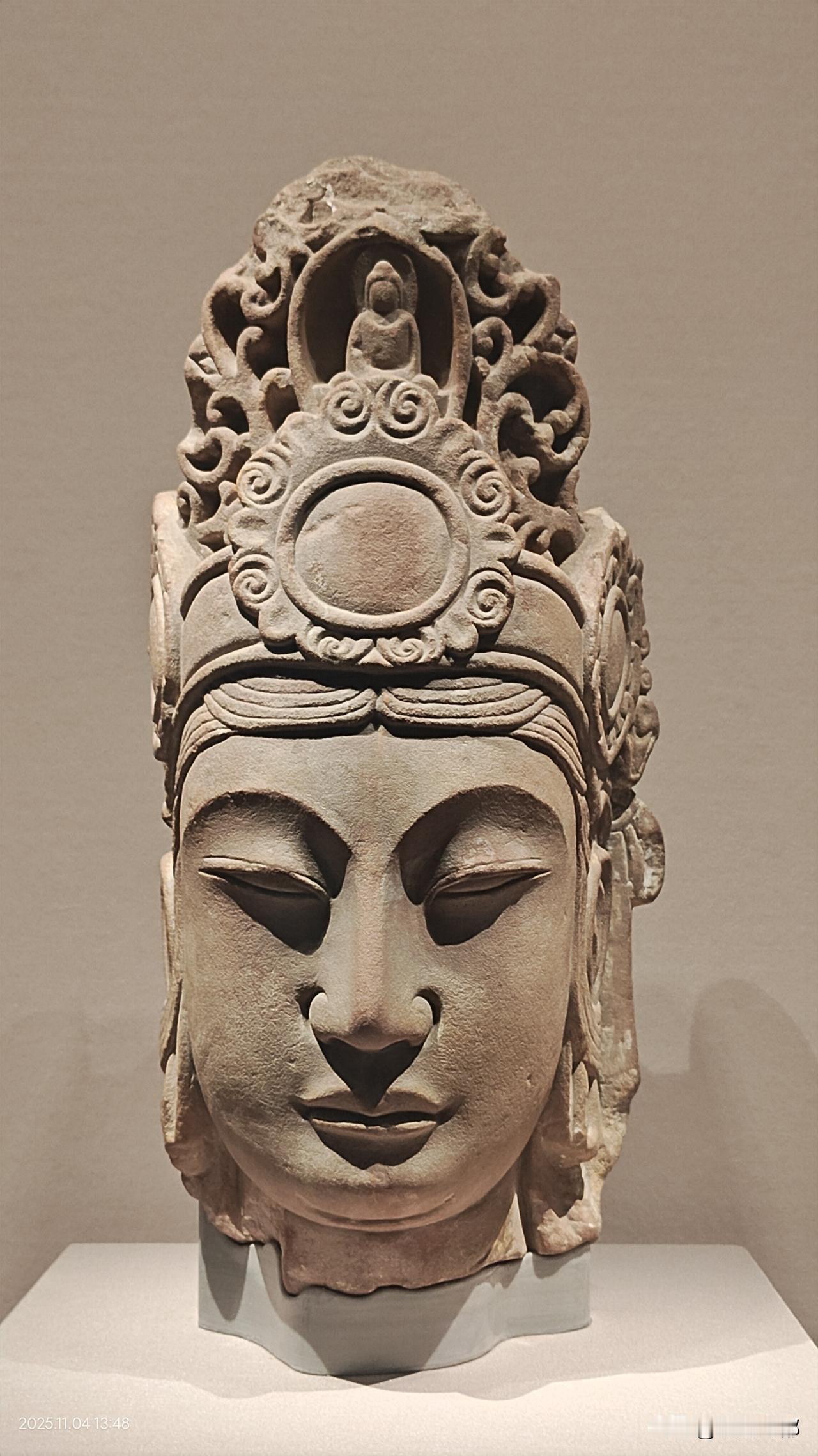 四川博物院被改的越来越看不懂了！
以前是按照文物类型分类，每个场馆文物数量众多，