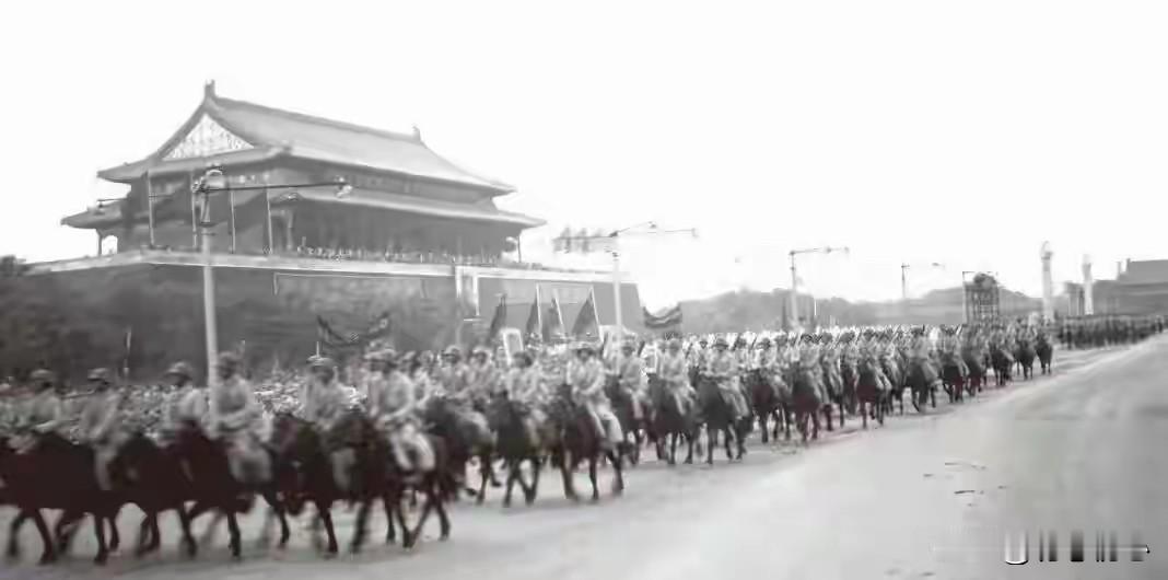 黄土坡牧马少年，练成铁骑统帅，三场硬战砸碎马家骑战神话
 
14岁牧马的定西少年