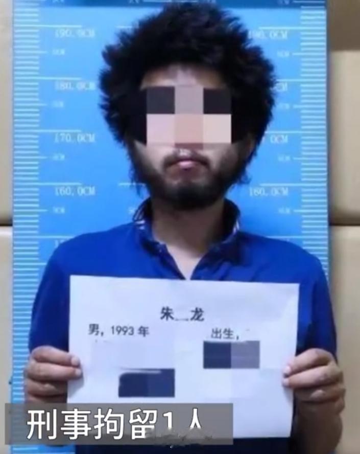 网红#痞幼#三亚别墅被朱某龙偷住，喝光别墅内6瓶茅台…第一，网红好有钱！第二，生