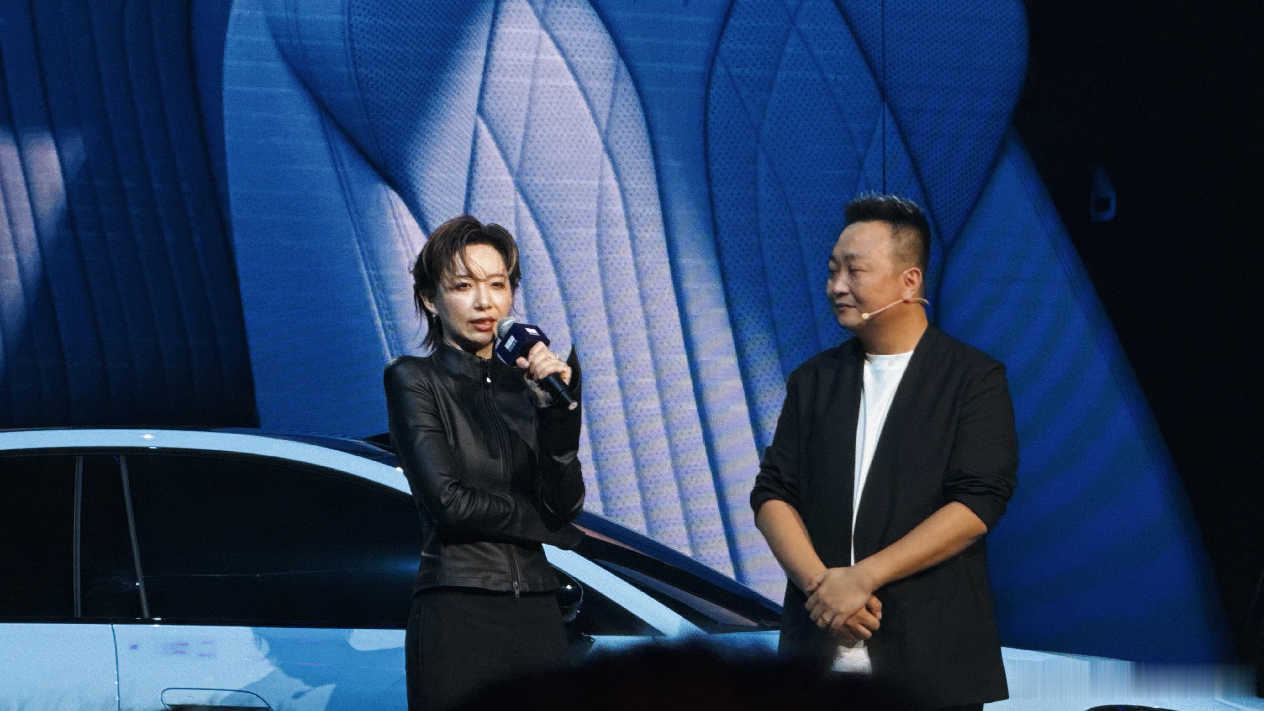 今天是 李斯丹妮。 