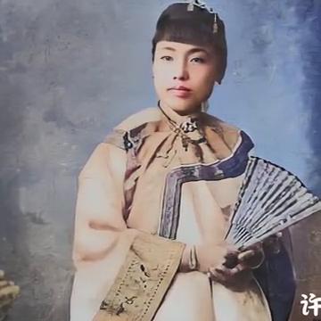 中国第一位医学女博士，中国第一位参加国际事务的女代表。
许金鸿是我国最早留学海外