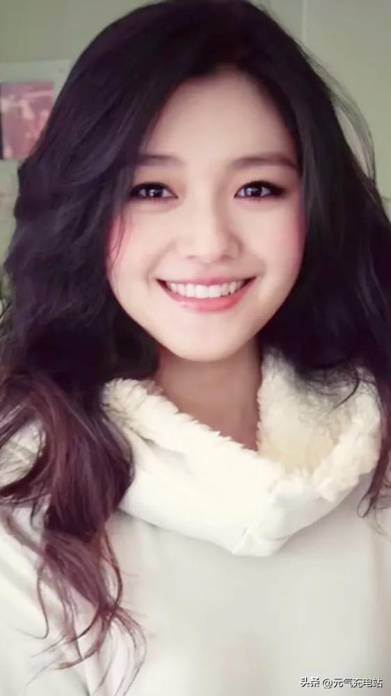 小玥儿基因完美逆袭！藏在眉眼间的懂事与心酸
 
网友感慨汪小菲女儿小玥儿越长越出