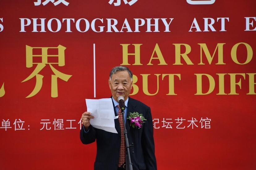刘老的丈夫杨元惺才华横溢，中国著名摄影家，他1942年出生于四川成都，今年84岁