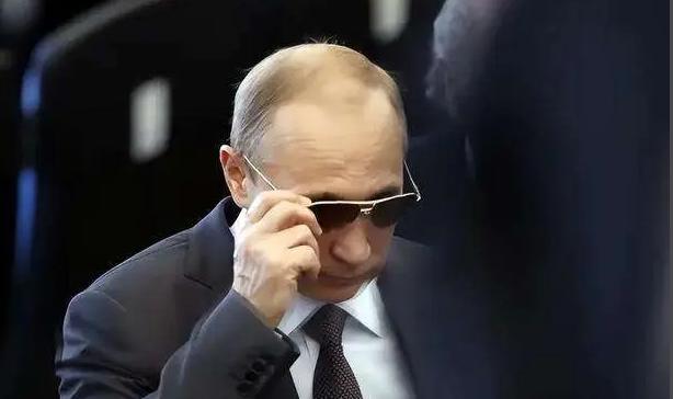 普京这次是动真格了！最近俄军一次装甲突击被乌军四小时打残，紧接着克里姆林宫就宣布