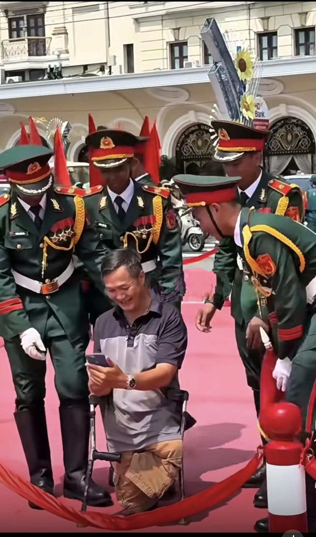越南人是尚武的，社会对老兵很尊重，说明他们重视民族英雄。不仅仅是民族英雄，在18
