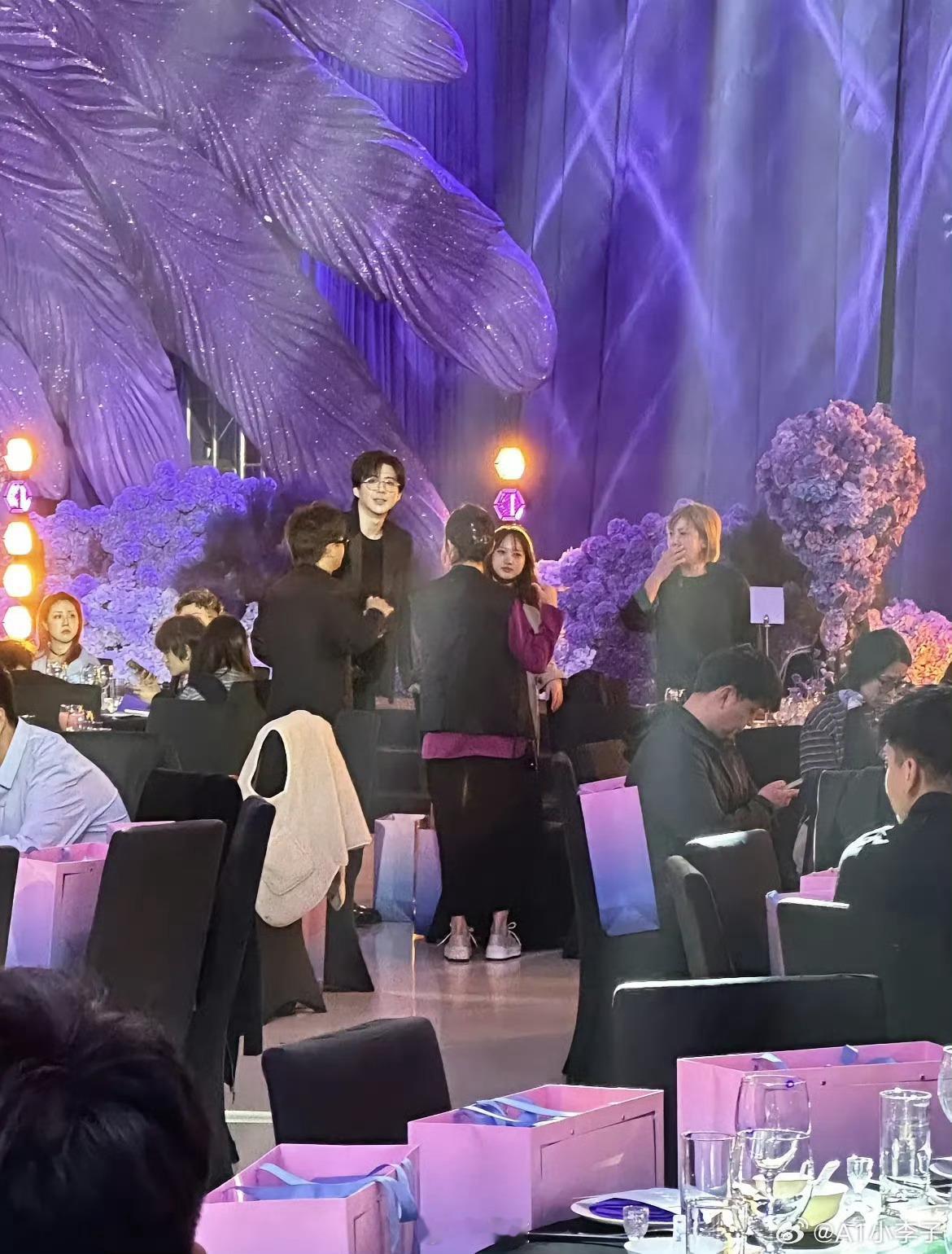我像断网了一样才知道黄子韬和刘宇宁是好朋友，刘宇宁感觉是个很好的人[舔屏] 又高