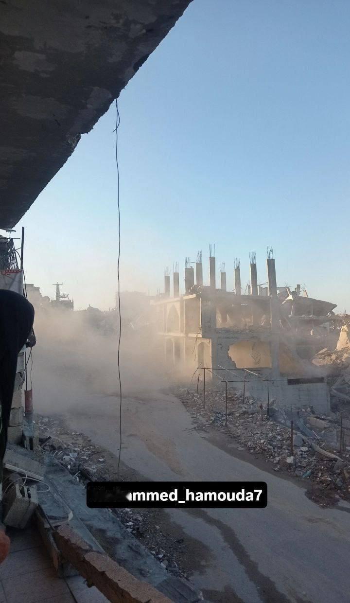 以色列军队违反停火协议对加沙市拜特拉希亚区以西的路口发动袭击，造成2人死亡。
