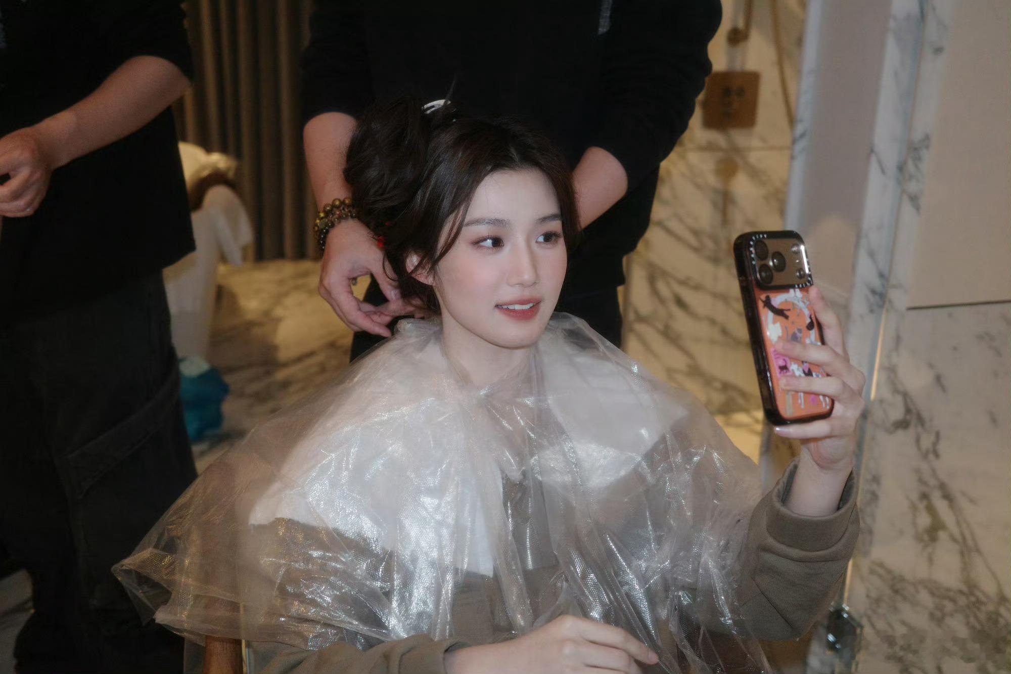 卢昱晓  lyx卢昱晓南衣 lyx卢昱晓何不同舟渡﻿ “就算见不到又怎样呢，相隔