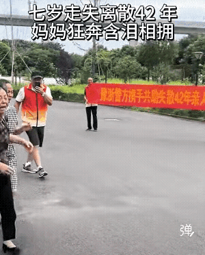 不怪大妈一脸开心，换谁谁不是？