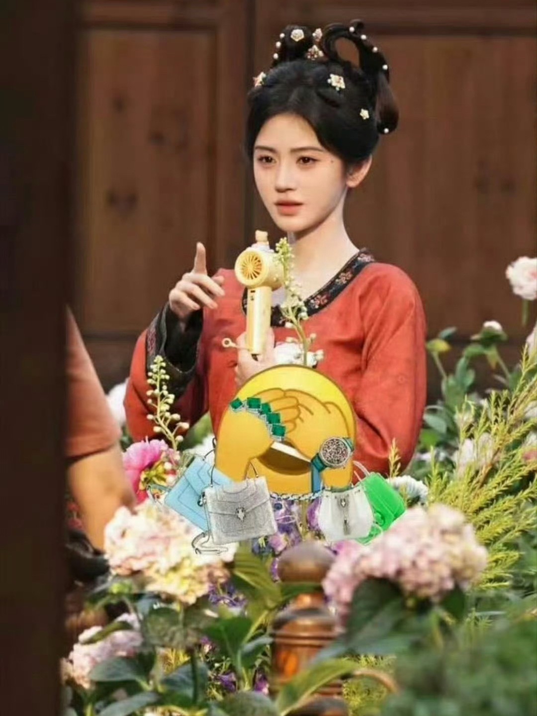 鞠婧祎、迪丽热巴 同款牛角包古装发型一览，pick谁？ 
