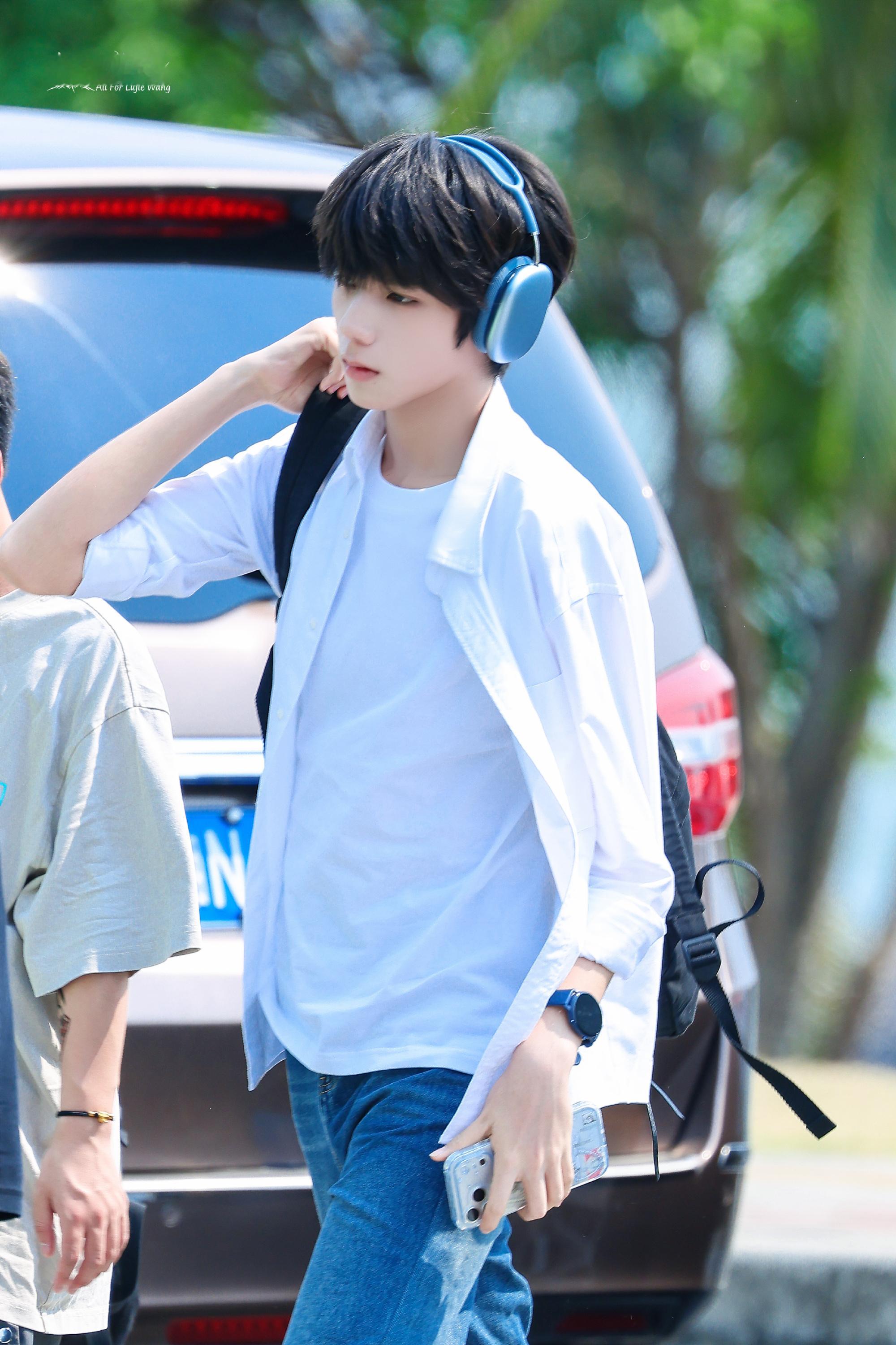 【王橹杰】王橹杰 白月光学长 橹橹杀青快乐！付彬言学长下次见🩵🩵 