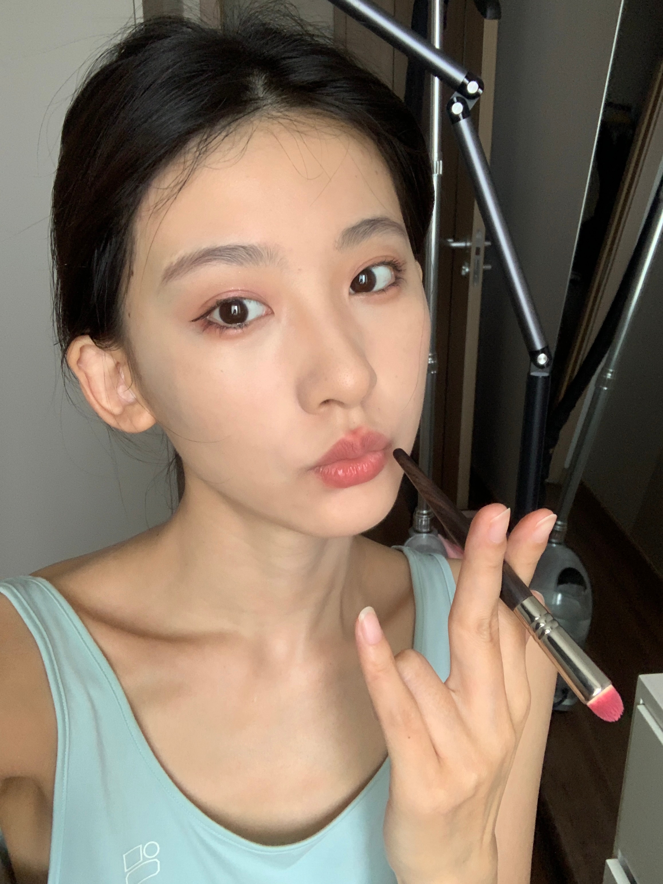 这个点就已经化好妆了 越来越效率了 ​​​