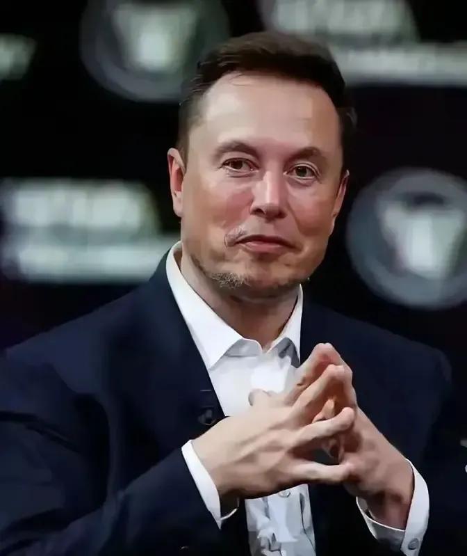 马斯克批评拜登，称美国让乌克兰降低动员年龄是“谋财害命”！

马斯克对拜登的决策