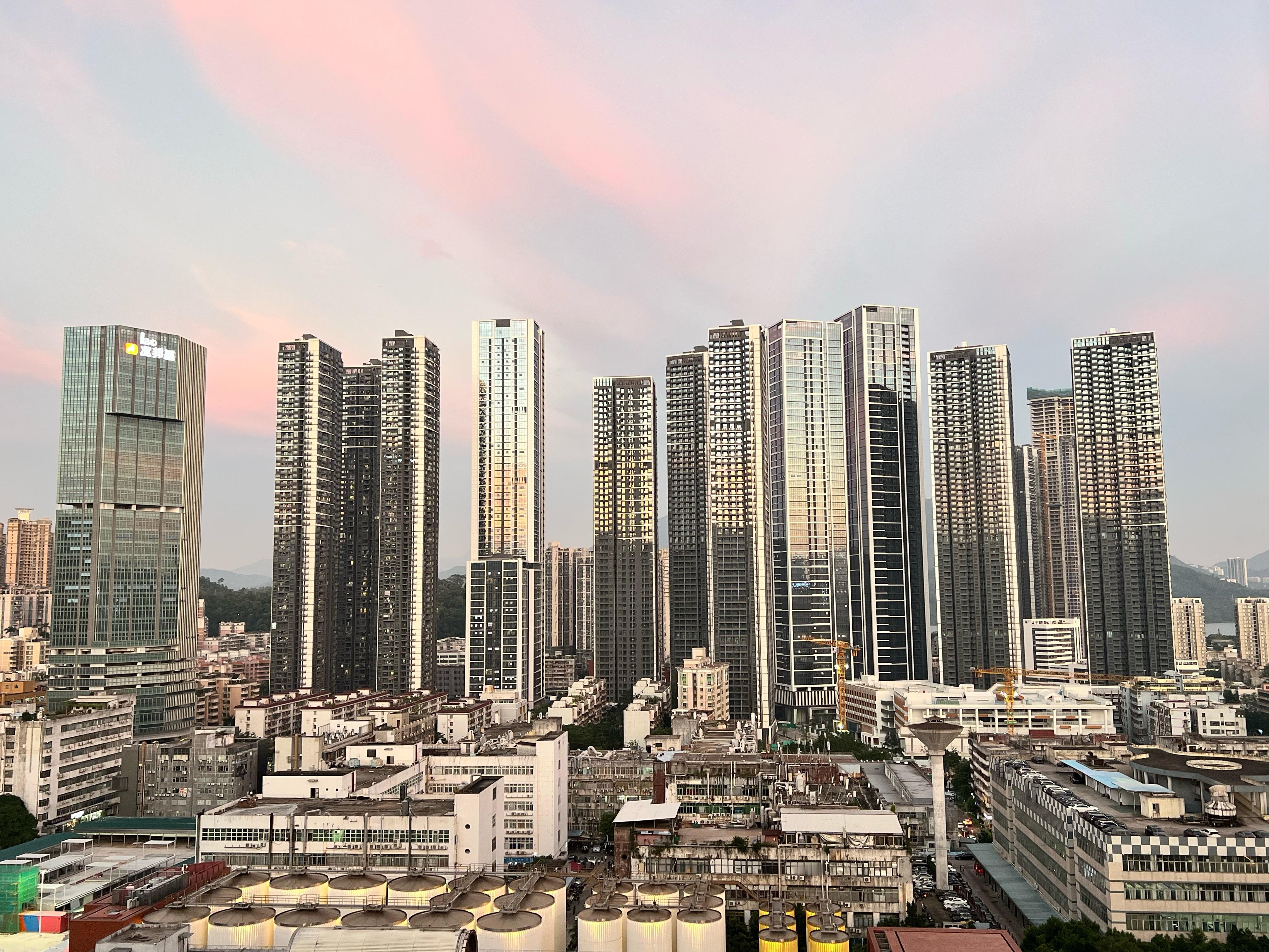 原来深圳藏着五颜六色没错，今天连天空都是五颜六色 ​​​