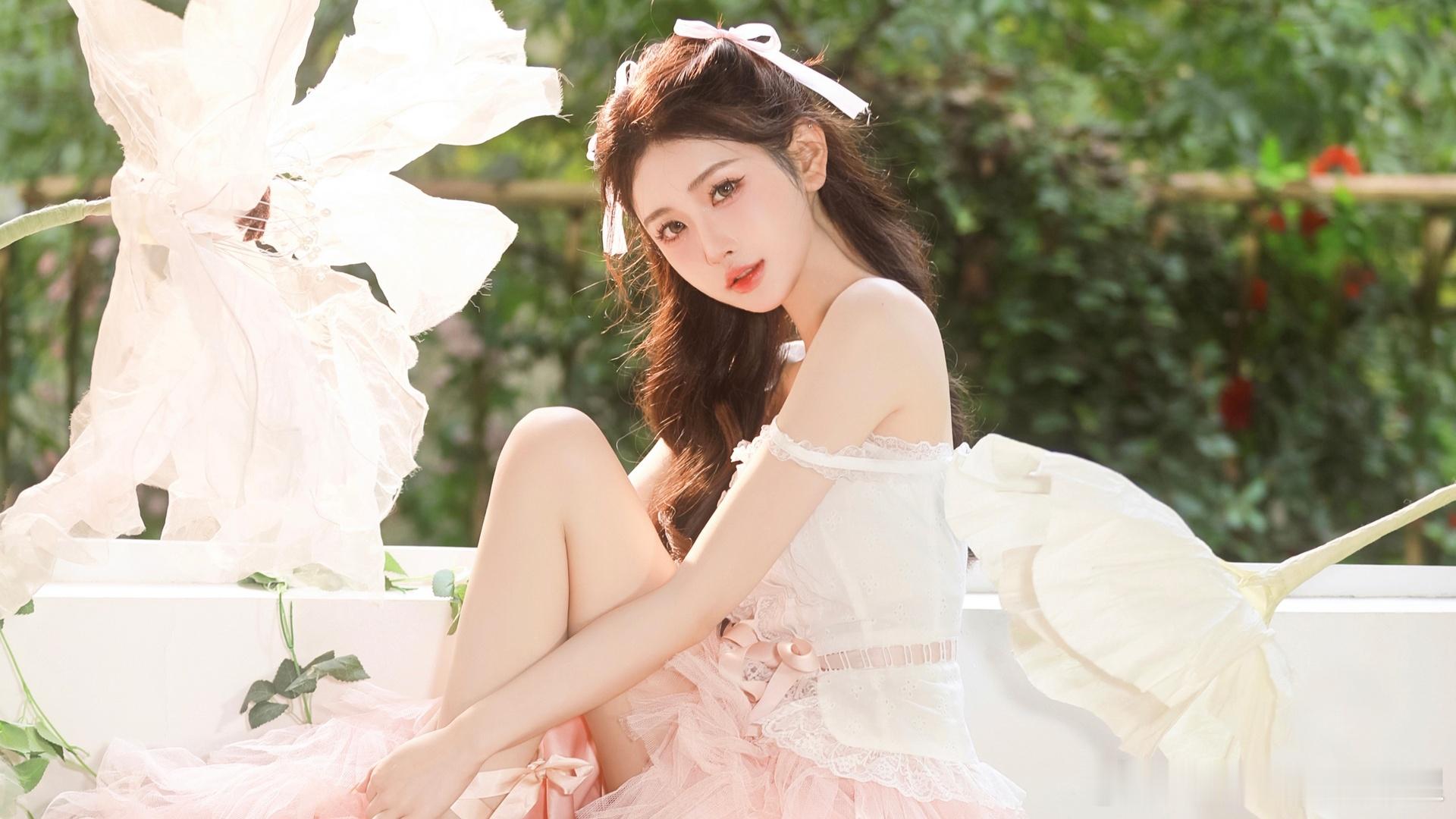 属龙人属龙人会保护属猴的人。属龙的人虽然偶尔有一些霸道，喜欢主宰一切，但是面对属