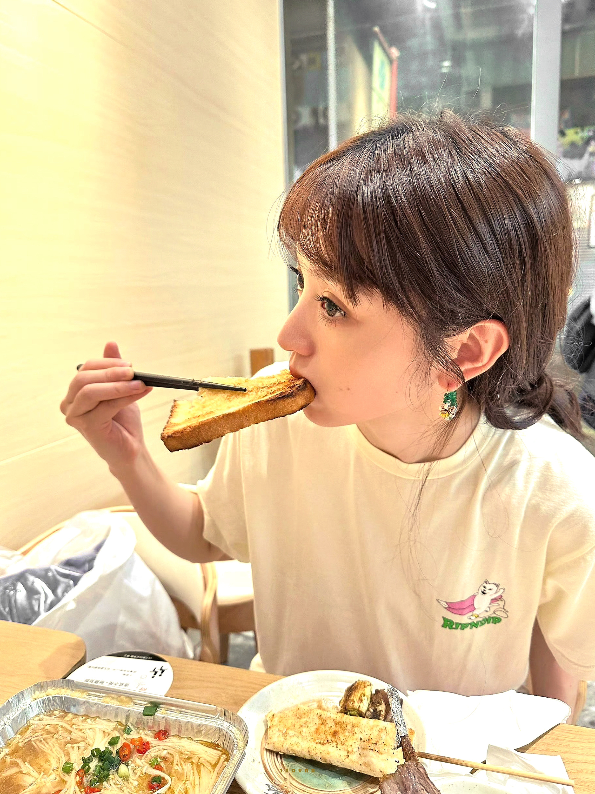 经常请吃饭的漂亮姐姐田曦薇 "૮₍ •⤙•˶₊˚ෆ🍱 