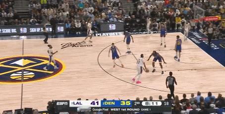 NBA赛场之弹跳好的人，真的很容易跳！
  小乔丹可是曾经的弹跳暴力男，现在也老