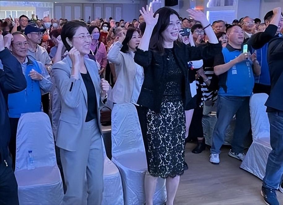 郑丽文21日没有出席许淑华父亲的告别仪式，而是去新竹辅选和参加活动。 新竹辅选什