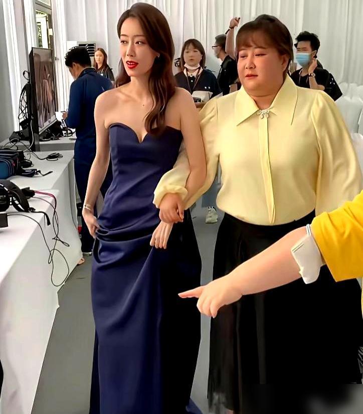 贾玲彻底清场了。大碗娱乐从大家伙的食堂，变成了她一个人的御膳房。

把最后那点股