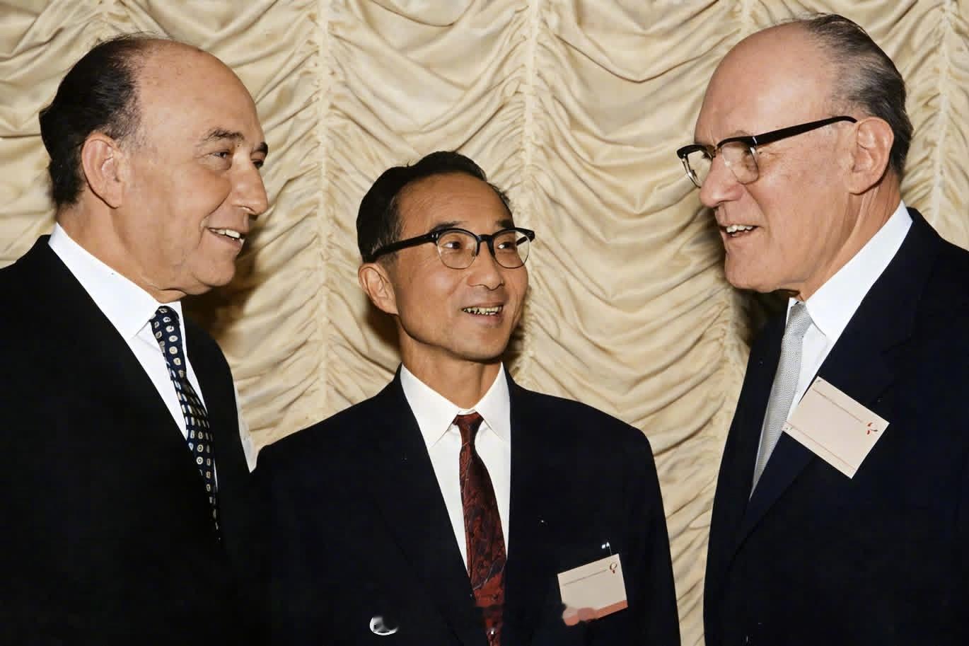 照片中的历史 1967年，航空设计领域的大师级人物齐聚一堂。从左至右：朱塞佩·加