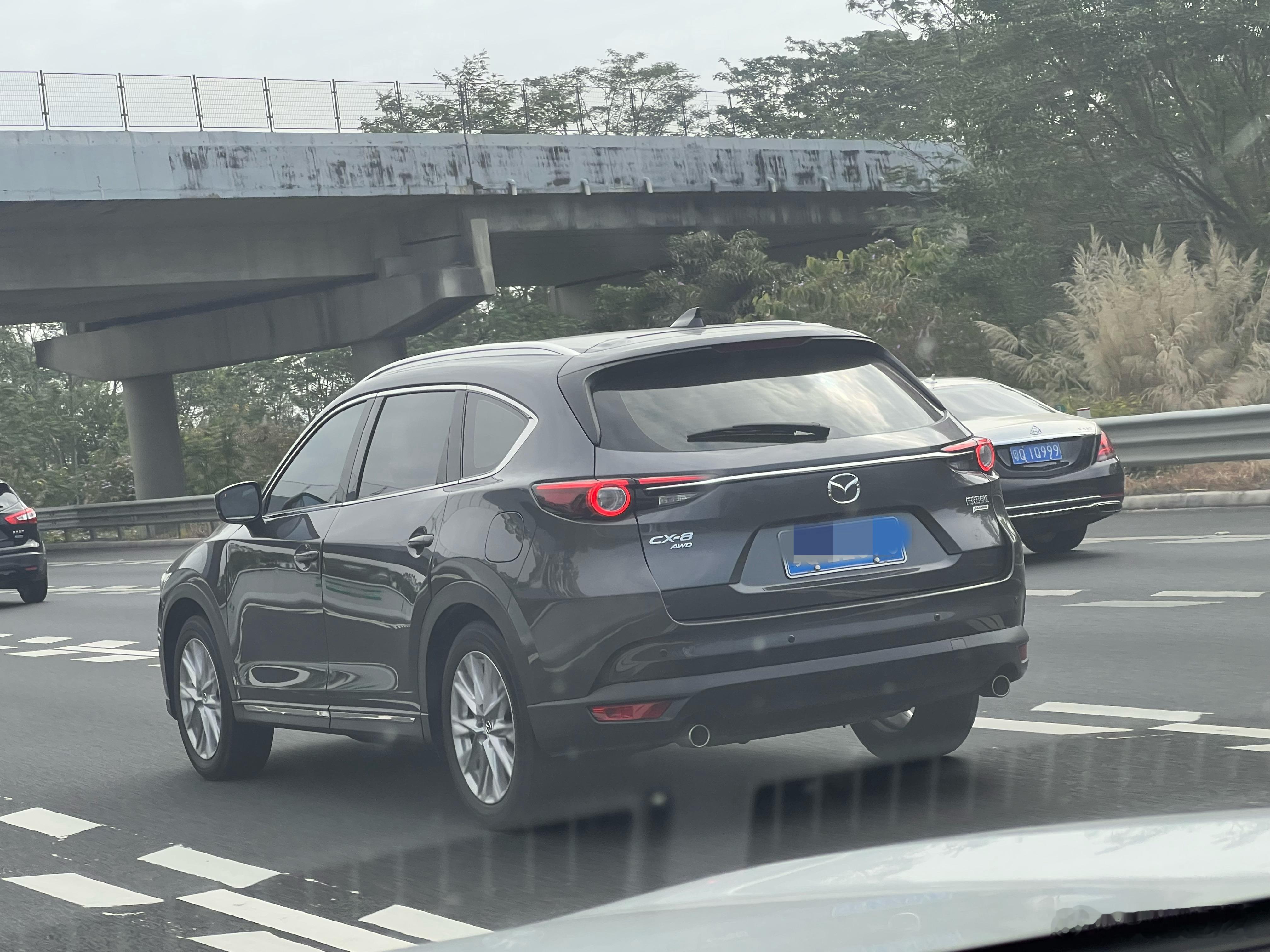 路上遇到的马自达CX-8，一共也没卖多少的CX-5 L……妇科聊汽车常识 江门