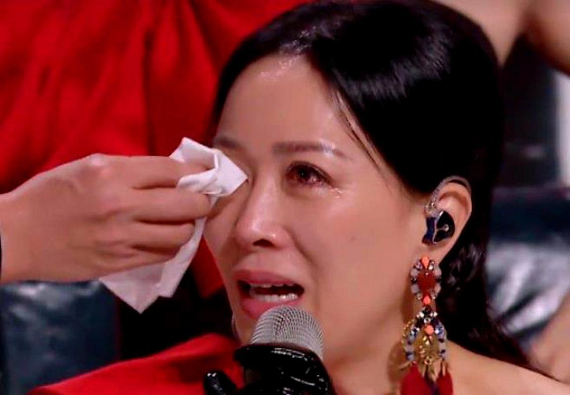 那英悼念刘欢事态升级！官方发文介入，舆论浩大恐步入郭德纲后尘
刘欢离世的消息传来