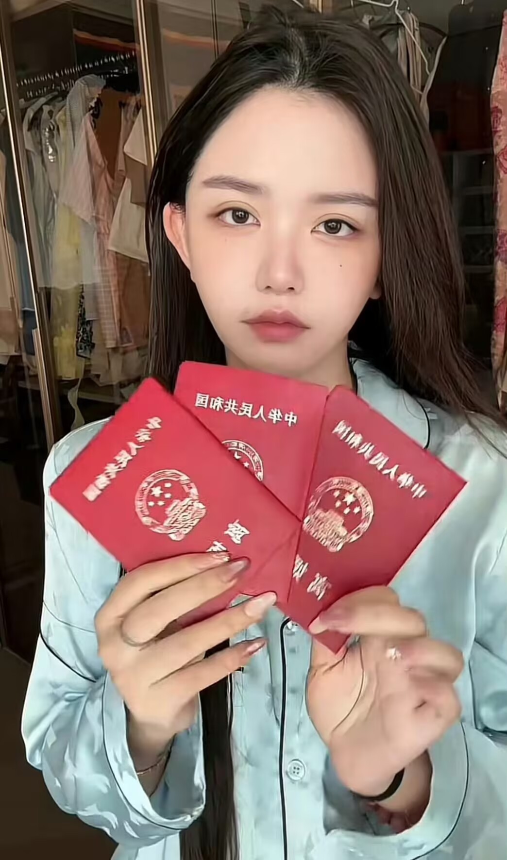 韩安冉这效率真是没谁了，啥时候离得，我记得不是和好了吗？有点好奇这次新男友长啥样