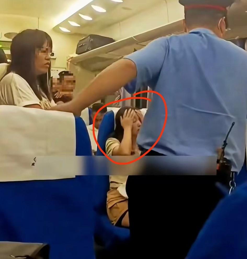 谁遇到这个女子都得无语+头疼，她的脑回路之清奇，真是让人大跌眼镜！
白衣女子与丈