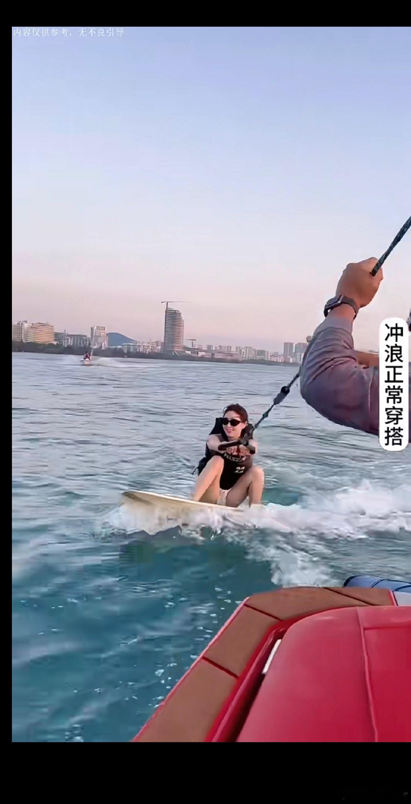 冲浪的小姐姐！[微风][笑哈哈] ​​​