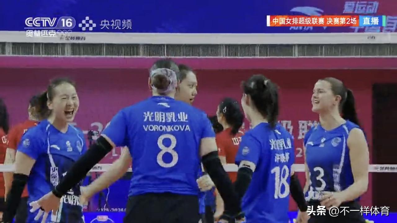 女排超级联赛总决赛第二回合：上海女排3-0战胜江苏女排大比分两队1-1打平，仲慧