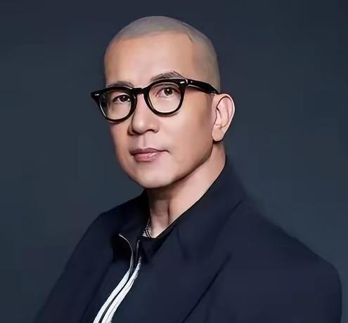 大家看这些事。心里都有点乱。本来是过日子。现在成了直播。男方嘴里的话。全是隐私秘