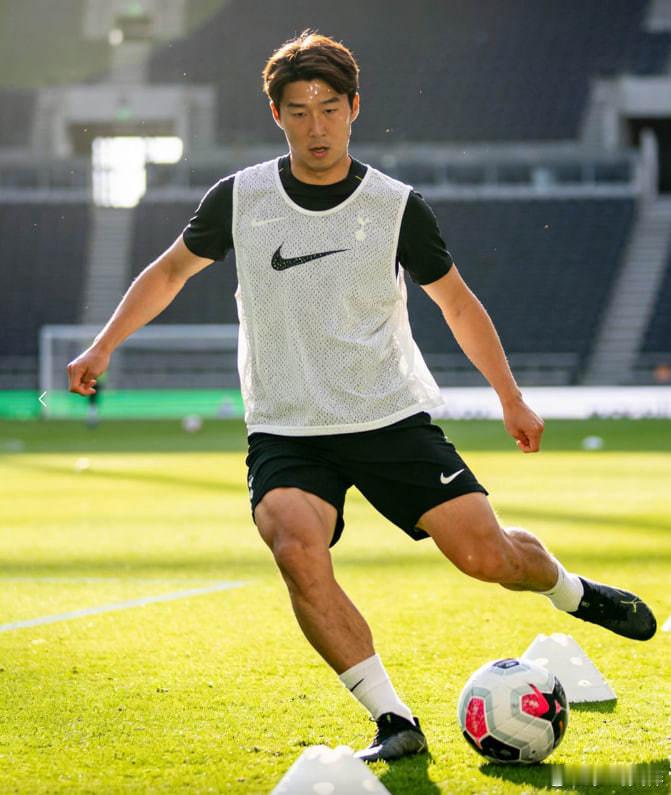 韩国女子以怀孕为由敲诈孙兴慜 一审获刑4年孙兴慜 北京时间2025年12月8日，